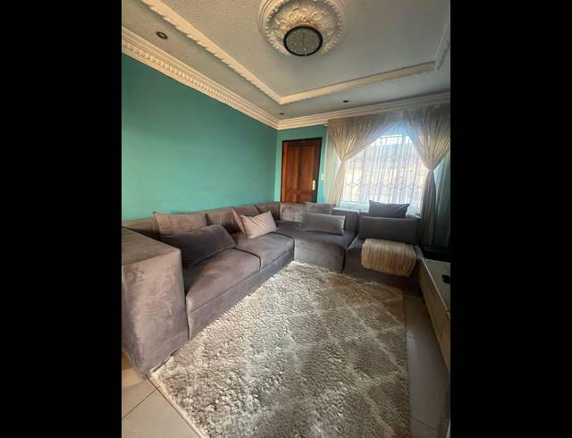 2 BEDROOM FREEHOLD FOR SALE IN SOSHANGUVE UU